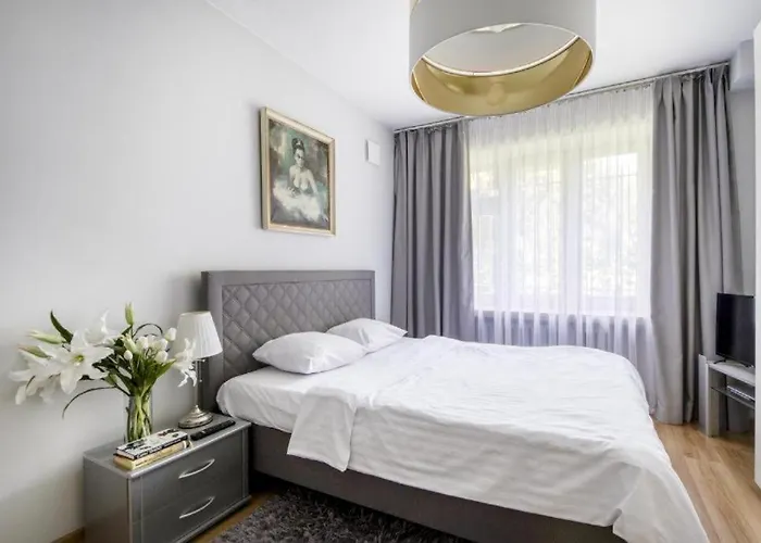 Apartment Old Town Warsaw Stare Miasto Historyczna Kamienica Umiejscowiona W Zabytkowej Czesci Warszawy Obok Parku Multimedialnego I Barbakanu Blisko Wislostrady Parking 24H Check In From 13 Pm Parter Ground Floor ワルシャワ