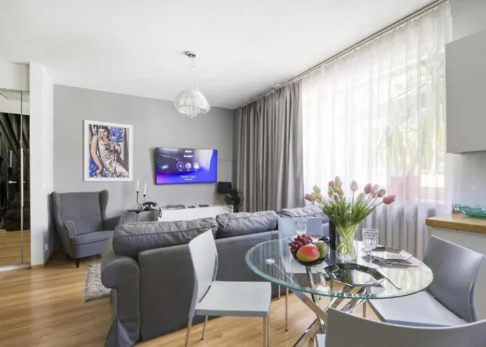 דירה Apartment Old Town Warsaw Stare Miasto Historyczna Kamienica Umiejscowiona W Zabytkowej Czesci Warszawy Obok Parku Multimedialnego I Barbakanu Blisko Wislostrady Parking 24H Check In From 13 Pm Parter Ground Floor