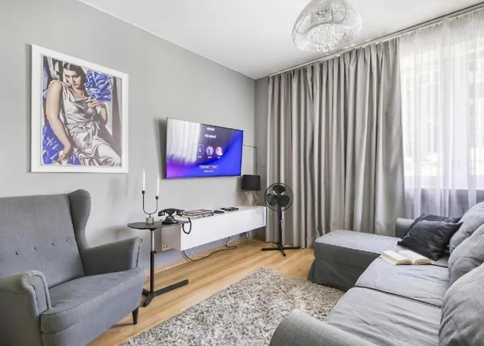 Apartment Old Town Warsaw Stare Miasto Historyczna Kamienica Umiejscowiona W Zabytkowej Czesci Warszawy Obok Parku Multimedialnego I Barbakanu Blisko Wislostrady Parking 24H Check In From 13 Pm Parter Ground Floor アパート ワルシャワ