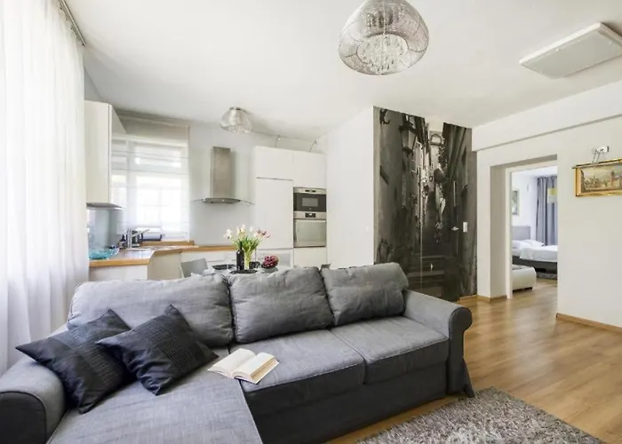 Apartment Old Town Warsaw Stare Miasto Historyczna Kamienica Umiejscowiona W Zabytkowej Czesci Warszawy Obok Parku Multimedialnego I Barbakanu Blisko Wislostrady Parking 24H Check In From 13 Pm Parter Ground Floor アパート