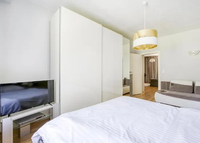 Apartment Old Town Warsaw Stare Miasto Historyczna Kamienica Umiejscowiona W Zabytkowej Czesci Warszawy Obok Parku Multimedialnego I Barbakanu Blisko Wislostrady Parking 24H Check In From 13 Pm Parter Ground Floor * ורשה