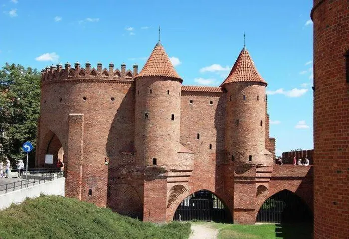 Apartment Old Town Warsaw Stare Miasto Historyczna Kamienica Umiejscowiona W Zabytkowej Czesci Warszawy Obok Parku Multimedialnego I Barbakanu Blisko Wislostrady Parking 24H Check In From 13 Pm Parter Ground Floor アパート