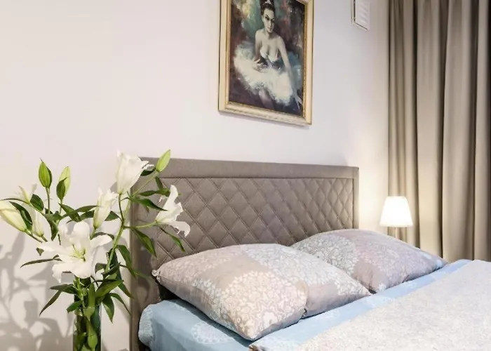 Apartment Old Town Warsaw Stare Miasto Historyczna Kamienica Umiejscowiona W Zabytkowej Czesci Warszawy Obok Parku Multimedialnego I Barbakanu Blisko Wislostrady Parking 24H Check In From 13 Pm Parter Ground Floor